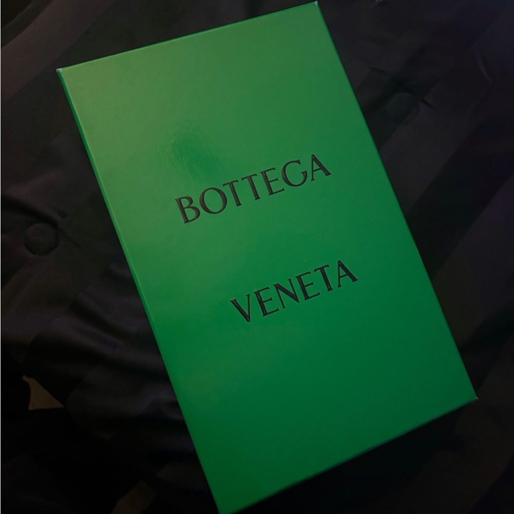 Bottega Veneta Green Gift Box with White Accents - Picture 8 of 10